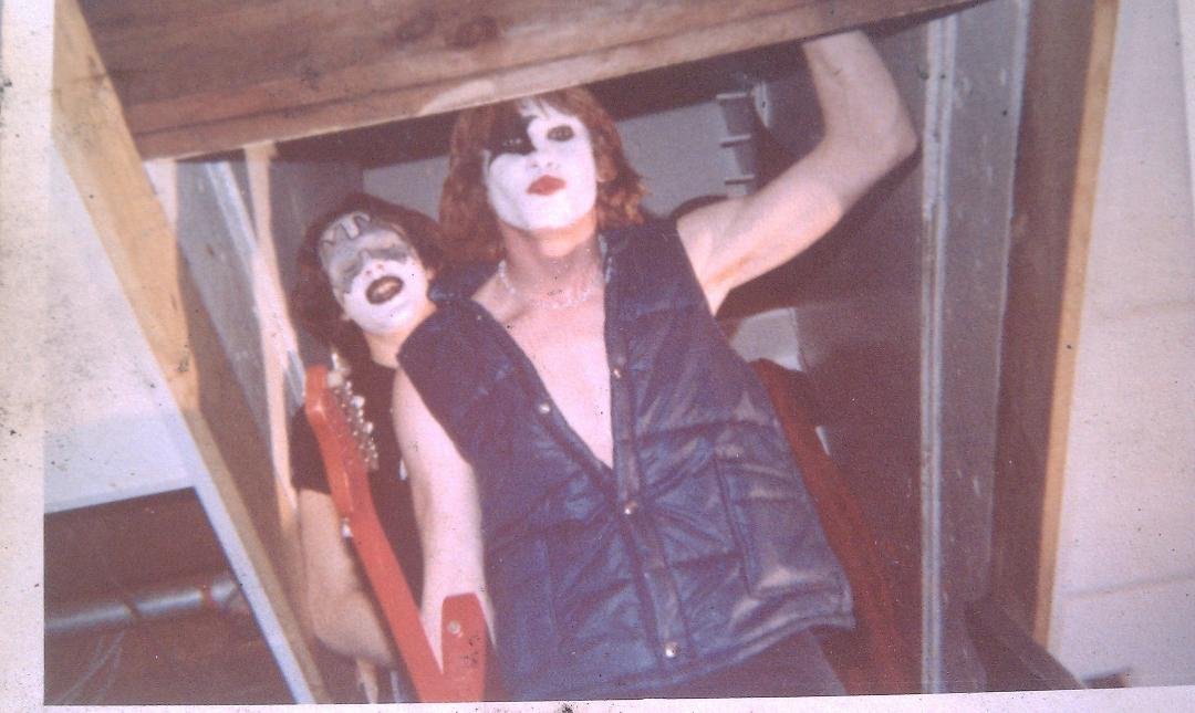 WOW KISS stoped by the mill road basement lounge in 1976 hollaween for a little relaxation and a few songs can't believe that was 37yrs ago