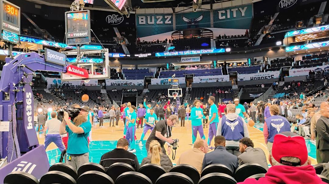 Monday Night Hoops, let's go Hornets!