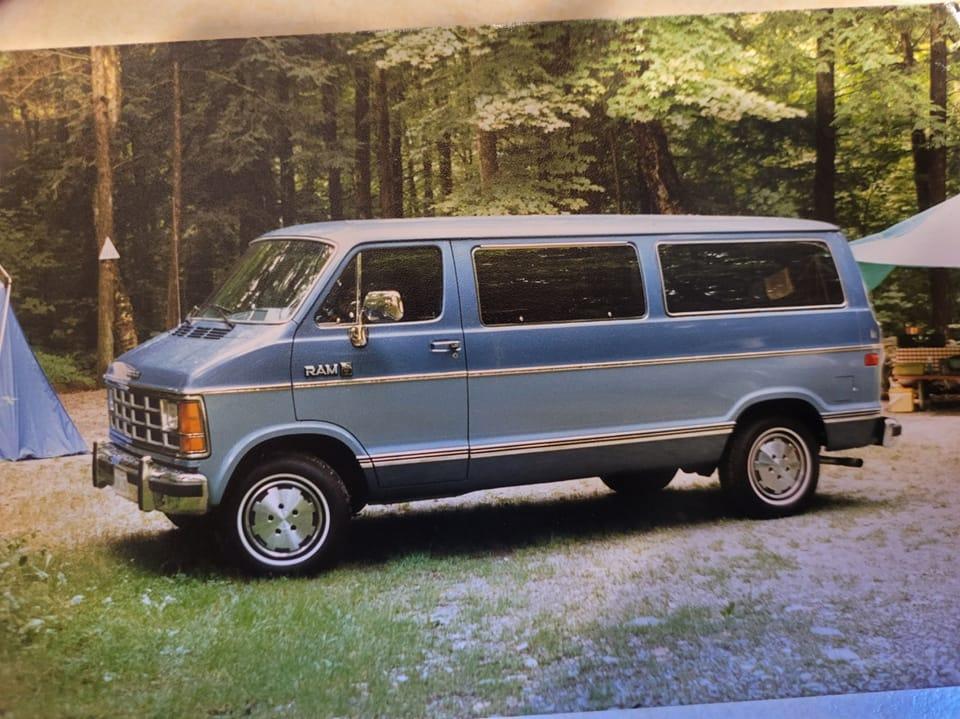 Feeling nostalgic. Anyone remember this van? Tell me your memories. I'd love to hear them. 😊