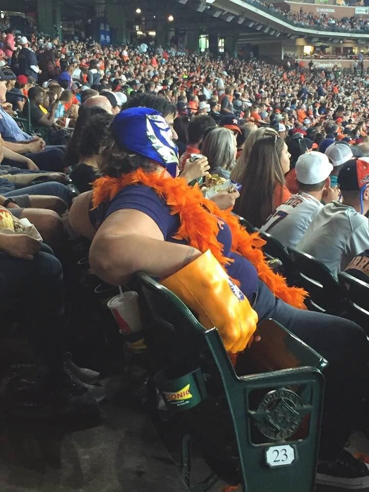 Now this is an Astros fan!
