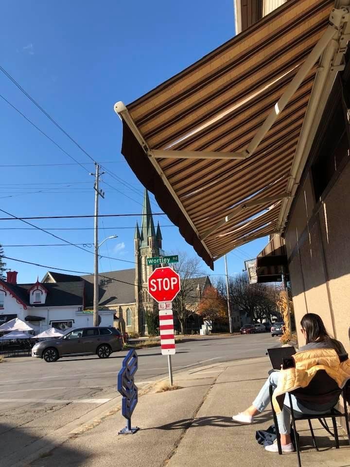 Nov 10...18deg centigrade....sunshine ....large cappuccino and cranberry muffin sitting outside at the Black Walnut.... doesn’t get much better