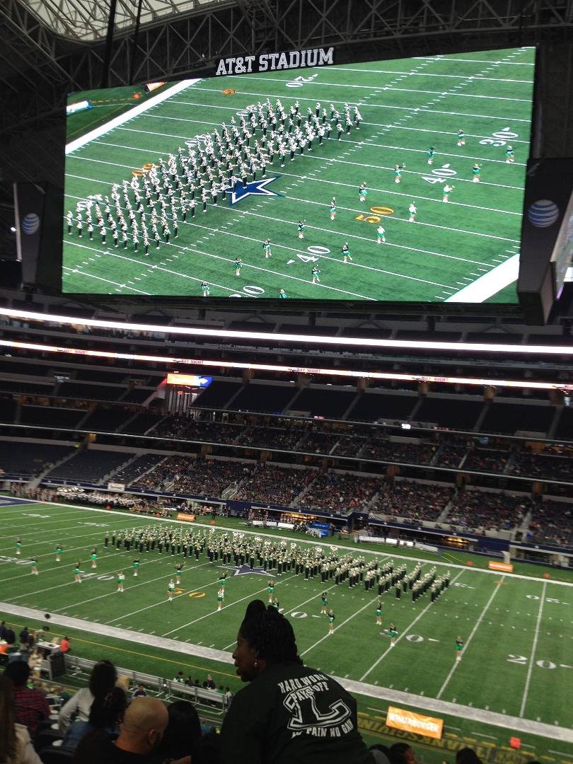 Lobos at Cowboy's ATT stadium. Ahead at half 21-7.