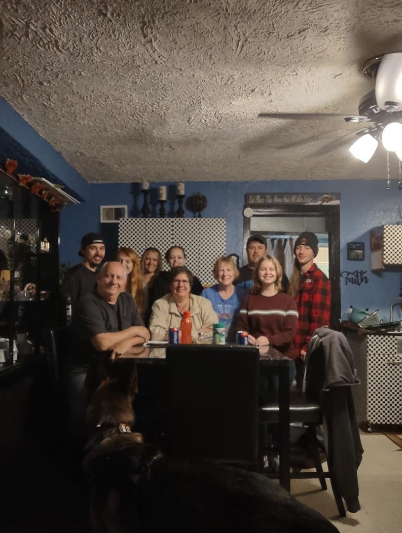 Jenn's side visiting with my brother Jeff and Loretta...very nice to have everyone here, appreciate it.