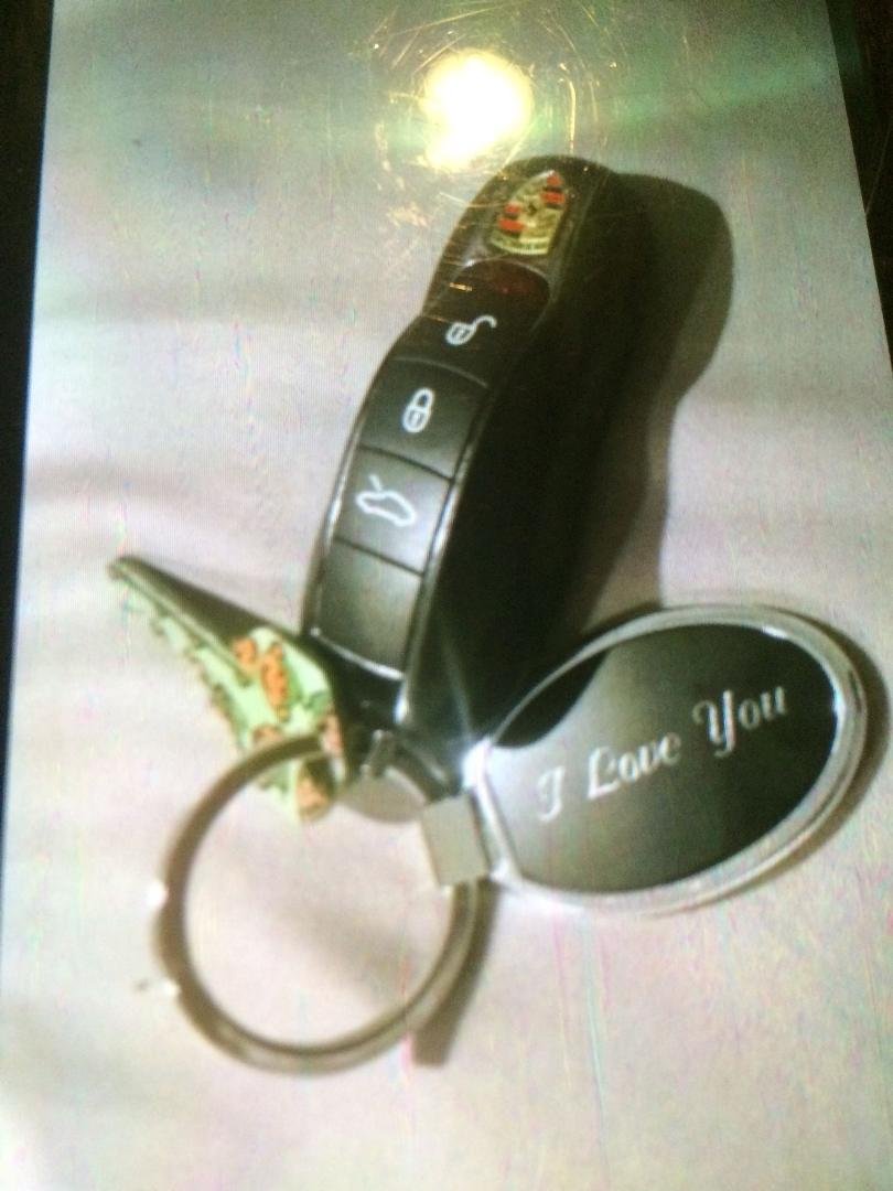 Best birthday present ever....
House key with an I Love You key ring...
Porsche key goes on the same ring!!!❤️