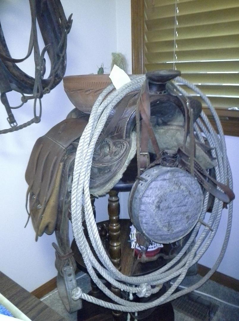 Arlene, I do have the saddle. Do you have a horse? Ha haha Lvyaaaaaa sis
