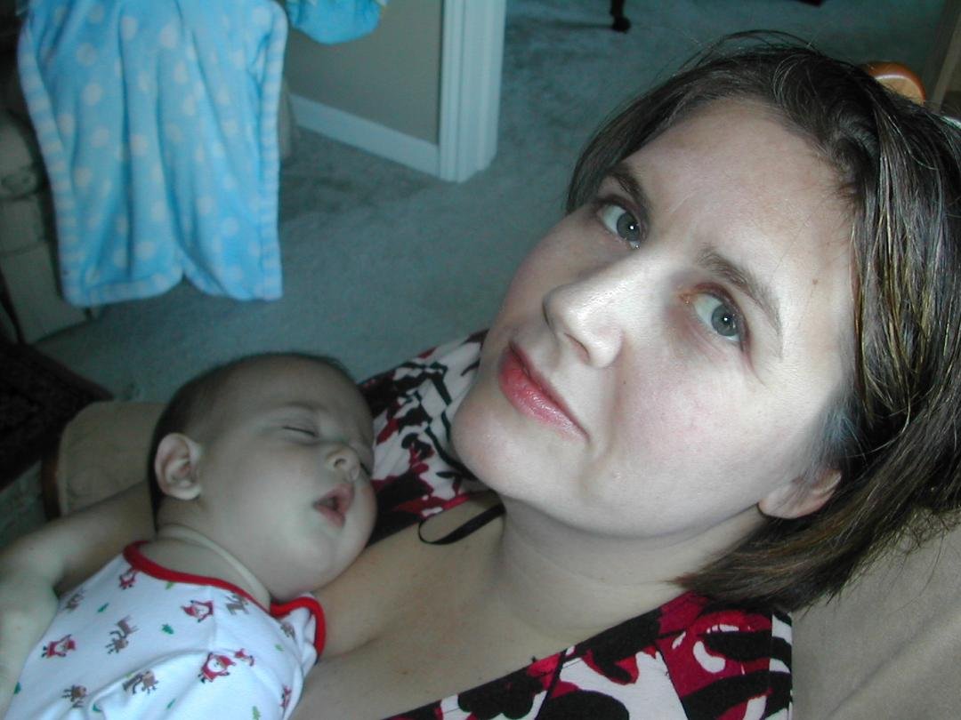 A FB friend is inviting people to join the challenge of posting photos 🤗 of your Daughter(s). ❤️
2009 with baby Nicho 🙋♀️😍🥰😘❣