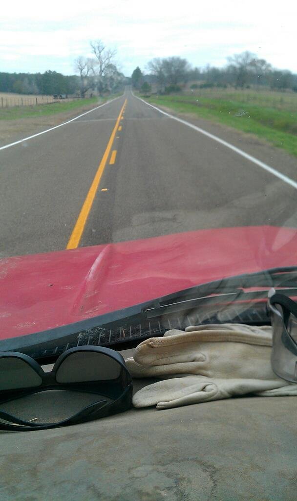 Drivin' down that long lonesome hiway.
