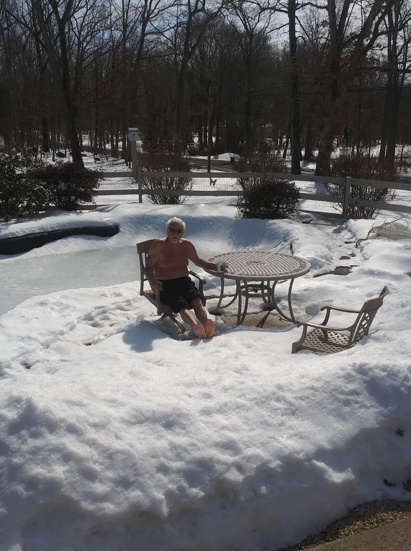 Great day having my coffee out by the pool. Got a little sunburn.