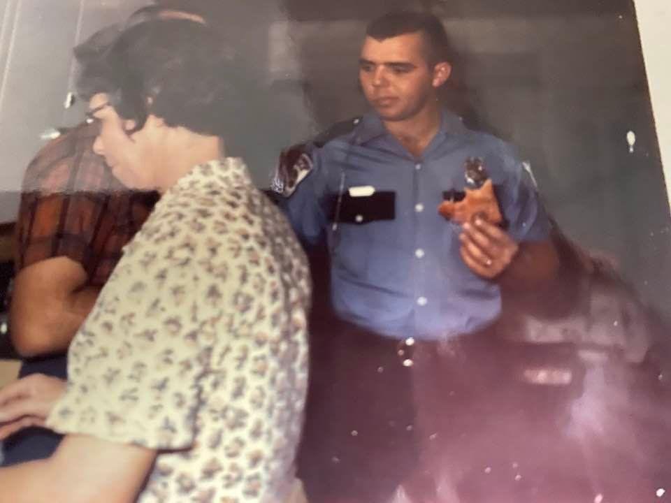 Me in 1966 just before reporting for duty at the Winter Garden P.D. Mom was fixing Grilled Cheese sandwiches and I got the first one!🇺🇸👍😂😂