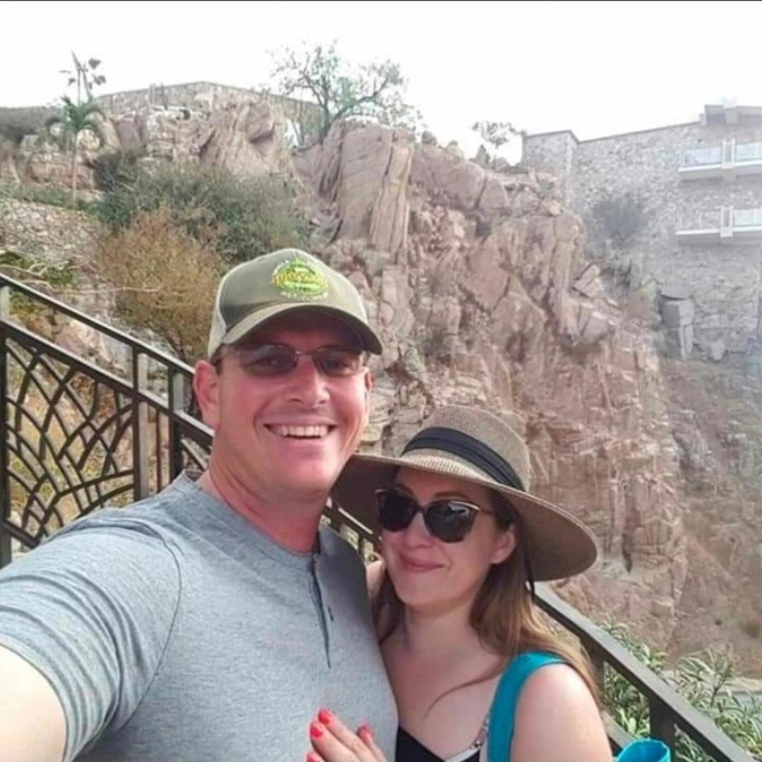 22 years ago today, I walked into a bar on Thanksgiving and ended up meeting the love of my life.
I had no idea that night would change everything — that the woman I met would become my best friend, my partner in every adv