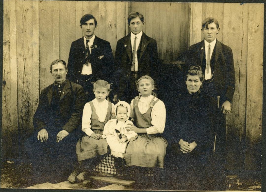 Doing some digging on family this afternoon and stumbled across this! The baby in the picture is my Grandma as a baby she was my Dad's Mom.