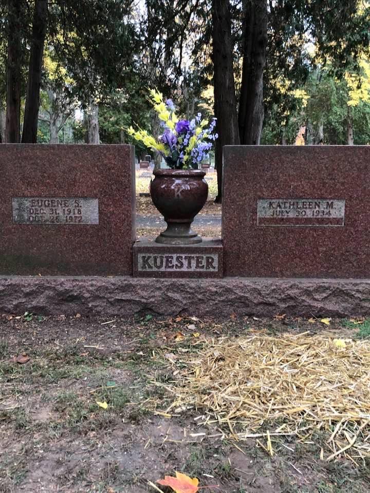 We rested mom today. She is laying next to her love! My dad❤️