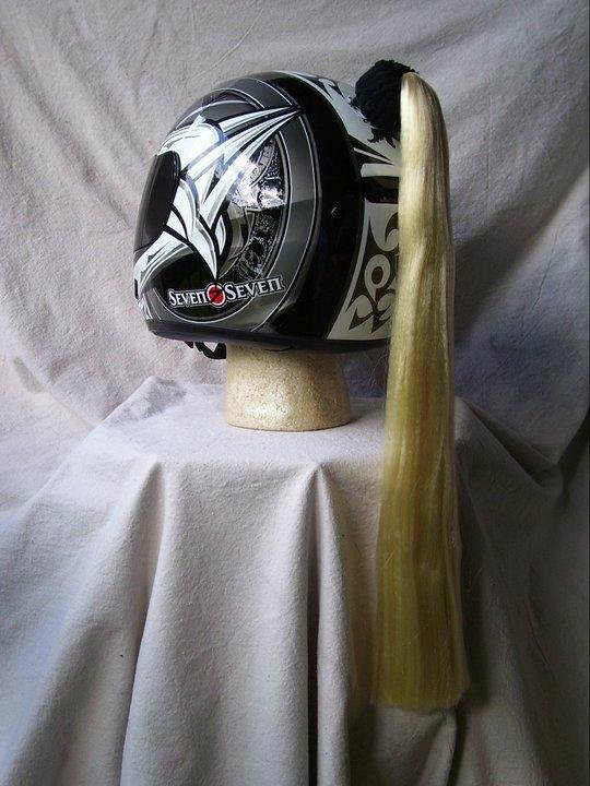 BLONDE PONYTAIL