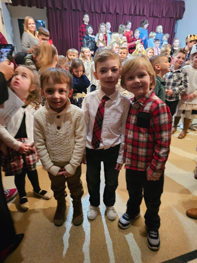 Brody's friends 🧡 look at that dimple