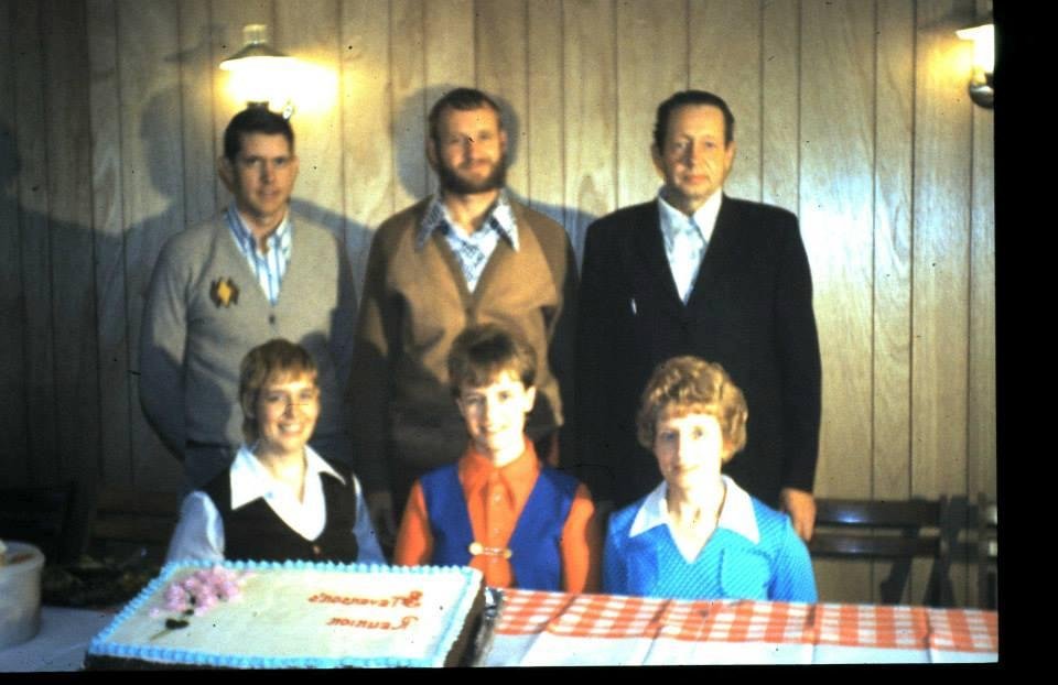 Ray,Lloyd,Harold,Glady,Ruth,Ev. The first time in 23 yrs, we were all to
gether, also the last time 1974.
