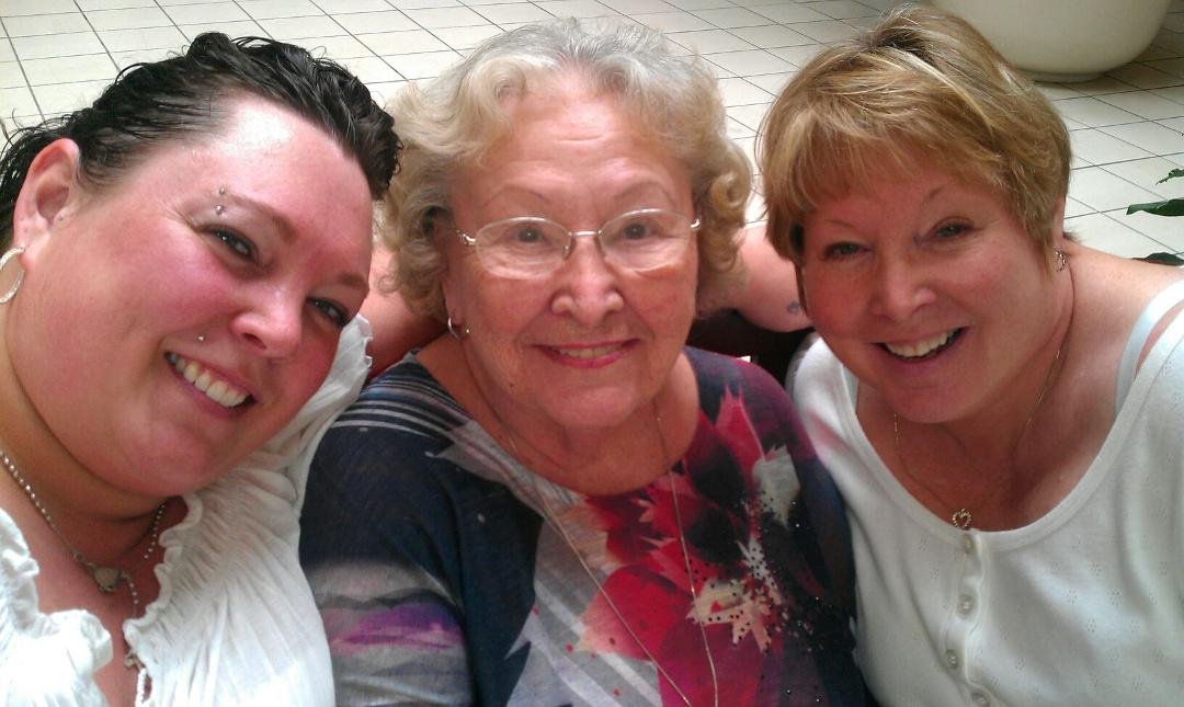 The three Graces, shopping at the mall