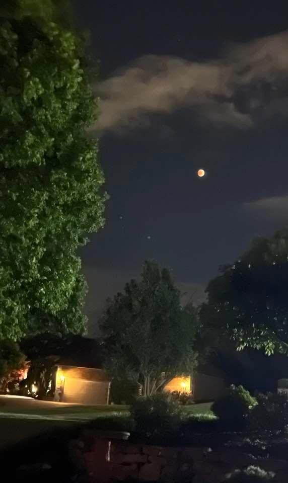 Beautiful lunar eclipse! Amazing!