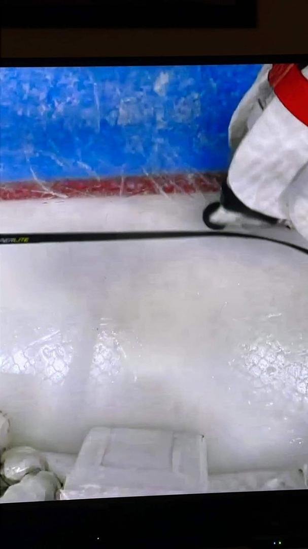 This is a goal right! Disallowed because the ref blew his whistle or deemed the play dead. Leafs scored 3 in regulation and Florida 2.
Marner takes an elbow from Stall no call...Kamph takes a interference hit from Goudas.