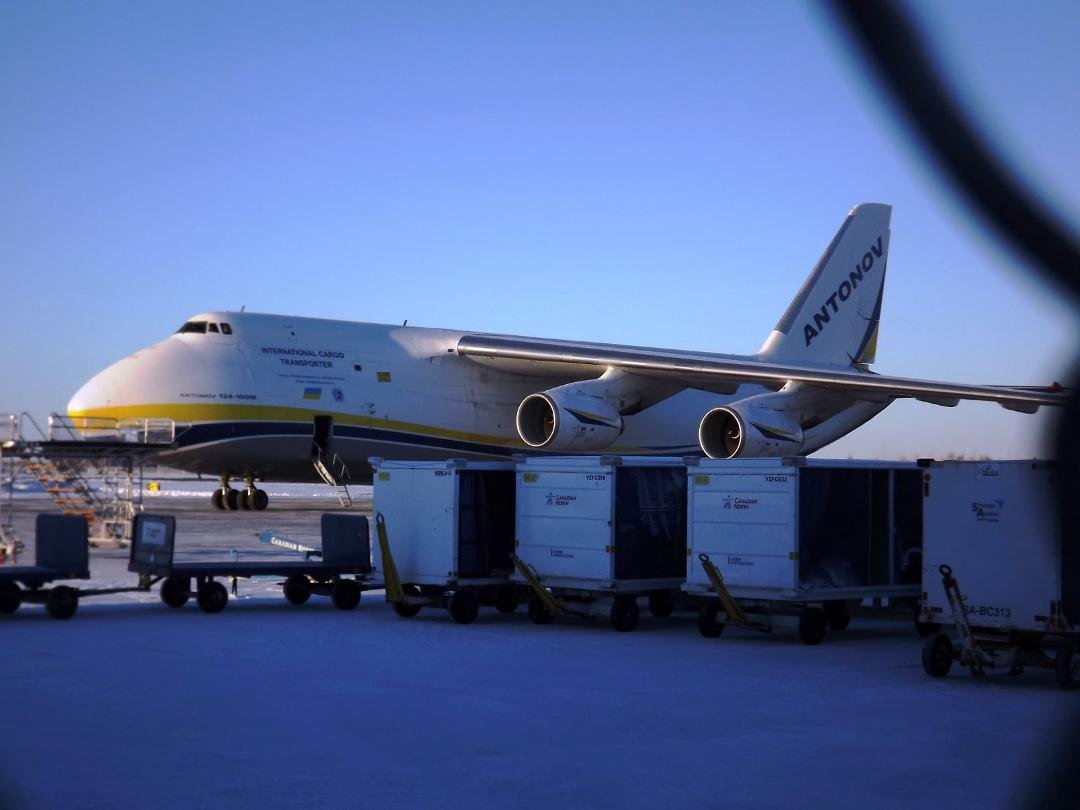 Huge cargo plane, YZF