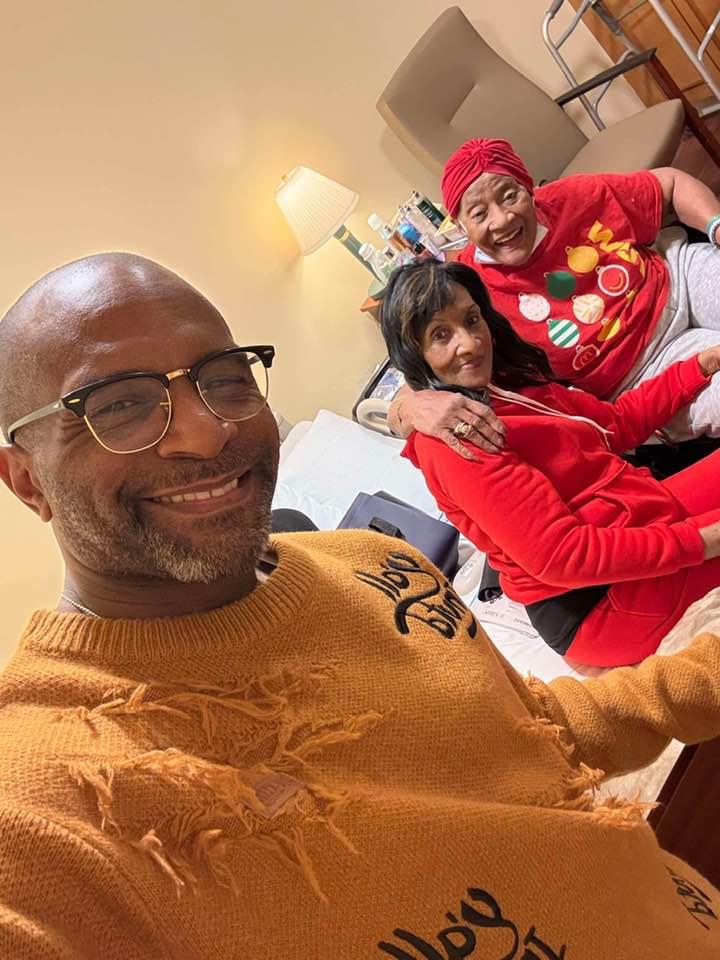 My son and I went to visit my sister today.. The two Redbirds🌲🎄🎄❤️❤️😘