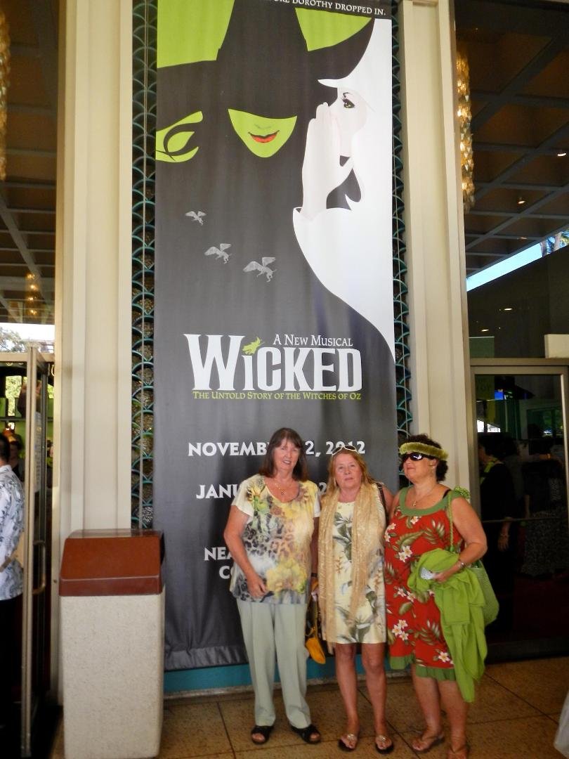Overnite to Oahu to visit friends and see the musical "Wicked"