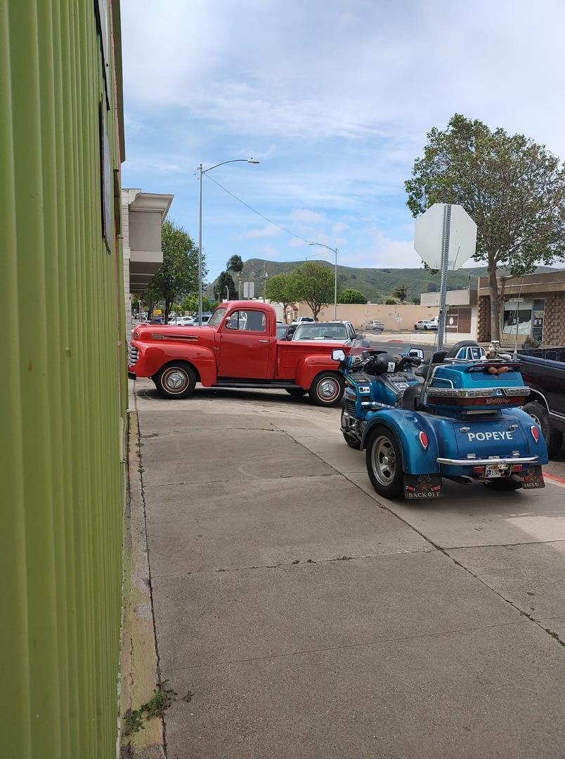 Nice day to see a Harley trike ford truck