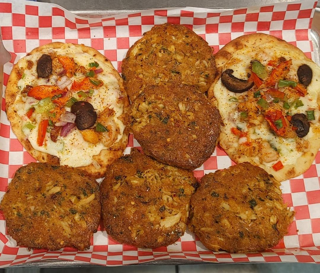 Crab cakes & cajun flatbreads😋😋