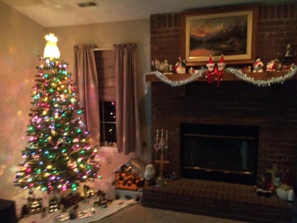 Thanks to my Lucy and Ethel my tree and mantel are done. They did a great job Alf even had a few friends join him under the tree let's see who notices