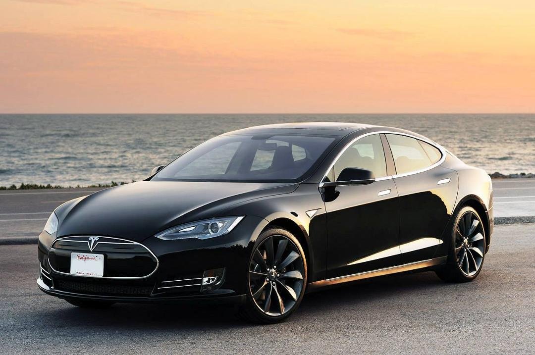 Le nouveau jouet de mon frère....rien de moins qu'une TESLA modèle S....