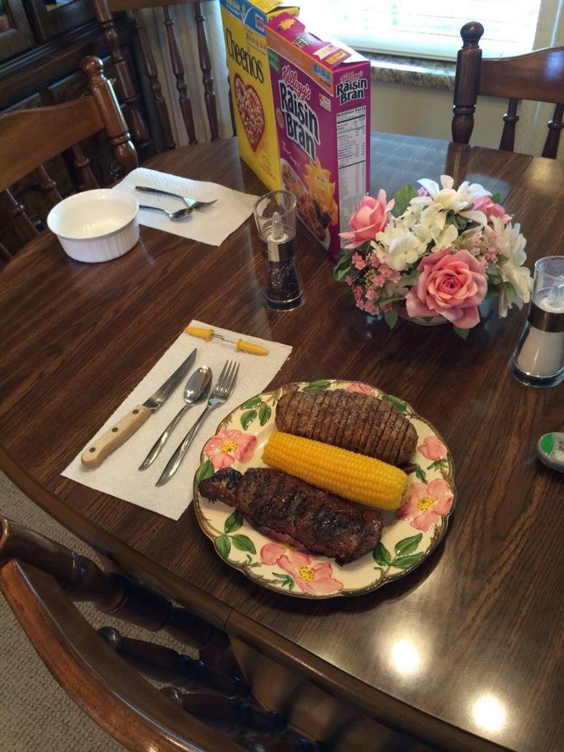 Happy 4th of July! Part of our freedom is being able to fix a lunch for our family. I set the table and did all the cooking today. Phyllis's fav is in the box. Mine is on the plate.