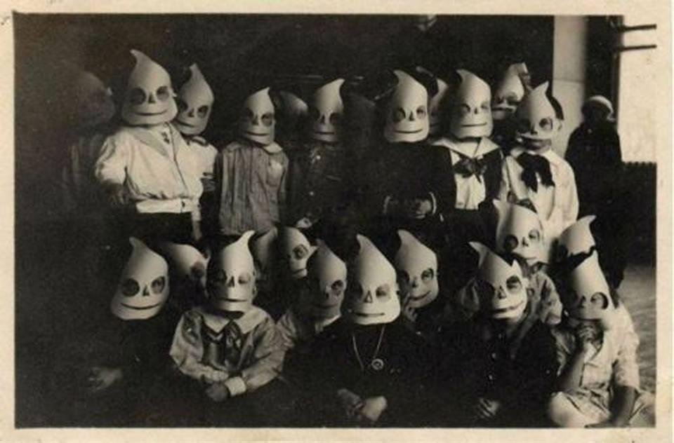 HAPPY HALLOWEEN EVERYONE...BE CAREFUL OUT THERE