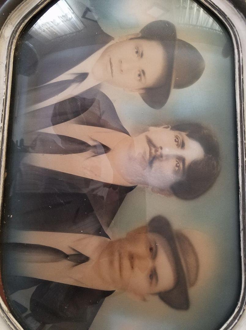 This is a picture of Oscars Dad, Lucio (on the right), his dad in the middle and his brother on the left. Cool hats.