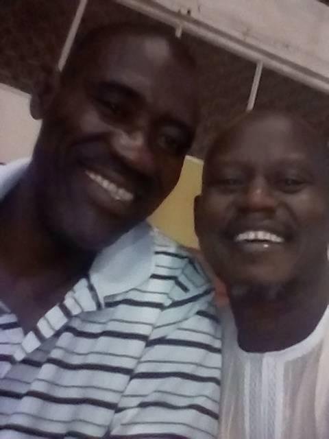 I'm here with the real ESIN of Nigerian Basketball wey chop iron like say na vitamin. Mr. Erinfolami Letua, in response to Oche Omuhs recent post in which he claimed he was lifting weights. Letua said the only weights he kn