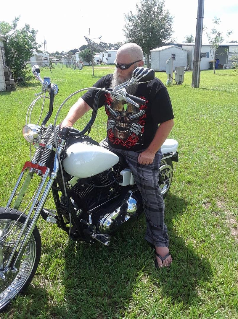 Bob got another bike. That's 2 bike in 2 days. 77 shovel head and  95 wide glide.