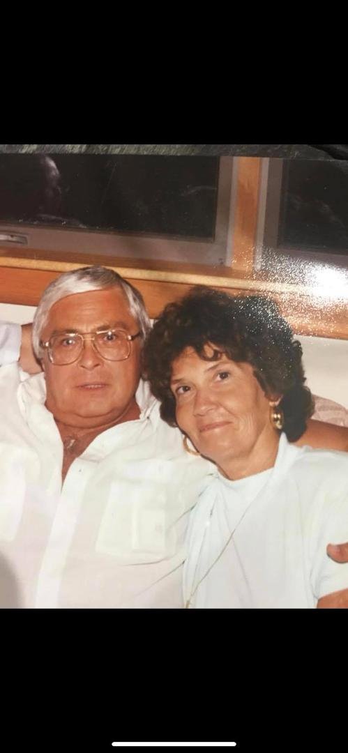 I am asking people, who love their Mom to join the challenge of posting a photo 🤗 Just one photo of your Mom, no description. The goal is to flood Facebook with positive photos of love instead of negativity 💞 Copy the tex