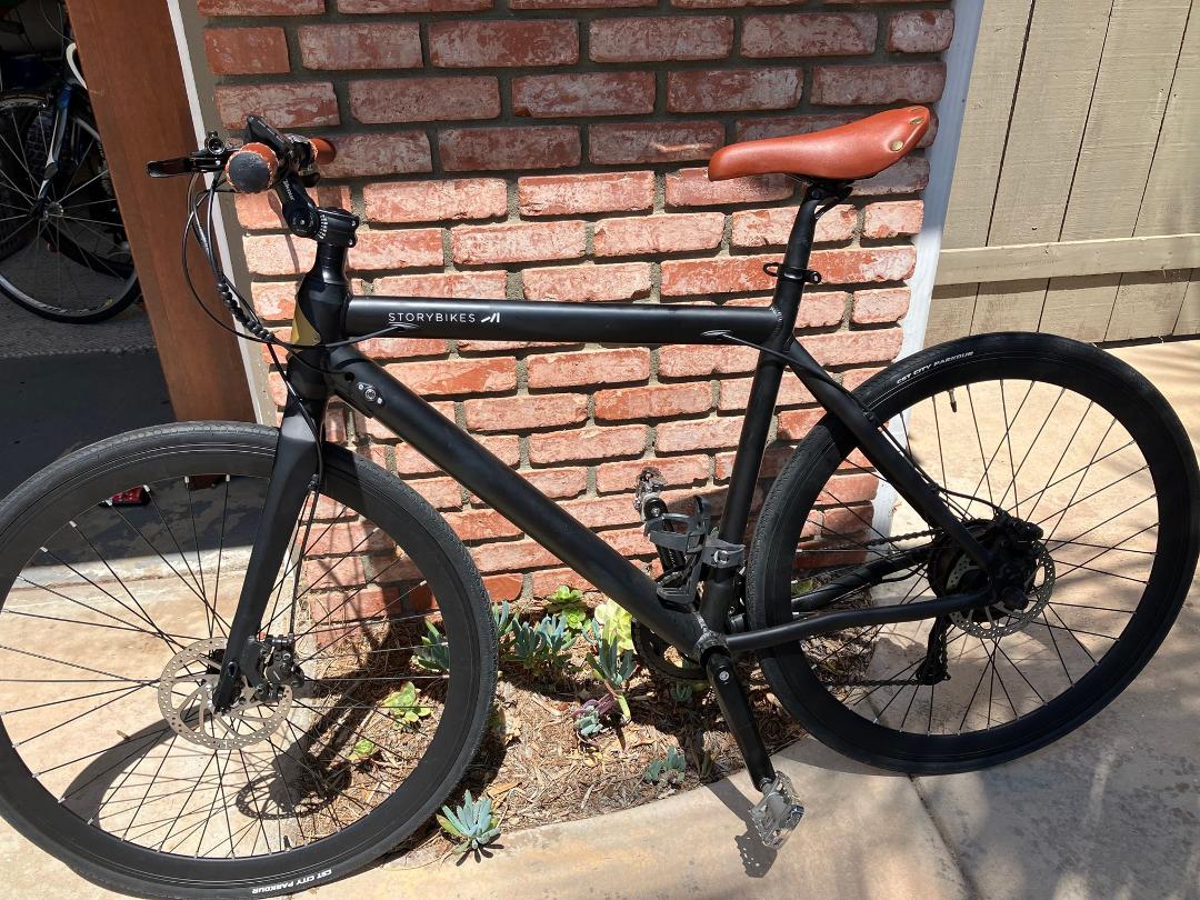 E-Bike made by Storybike, pedal assist, hybrid style. Like new condition, only 91 miles. 350 watt motor with five power levels. Lightweight at 40 pounds without that fat e-bike look. Medium size frame in matte black paint.