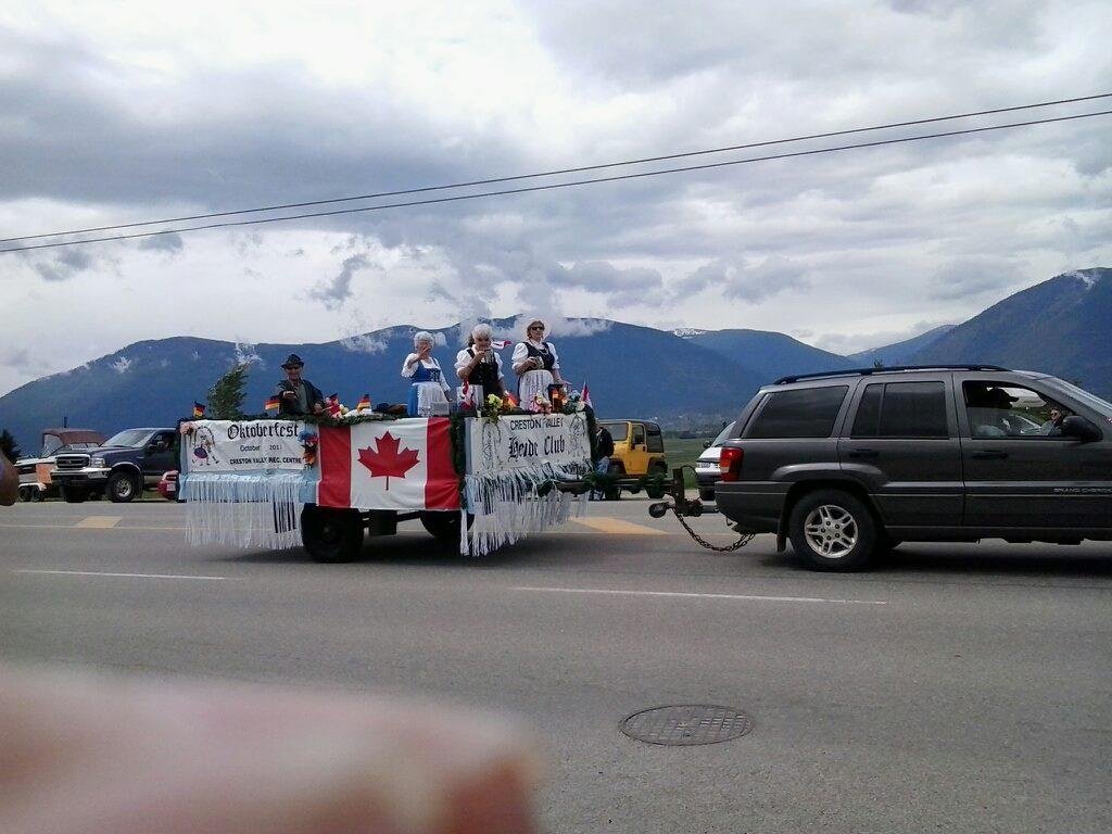 Crestonblossonfest