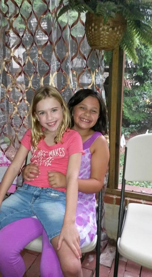 Mariana and her best friend they were born 1 hour apart