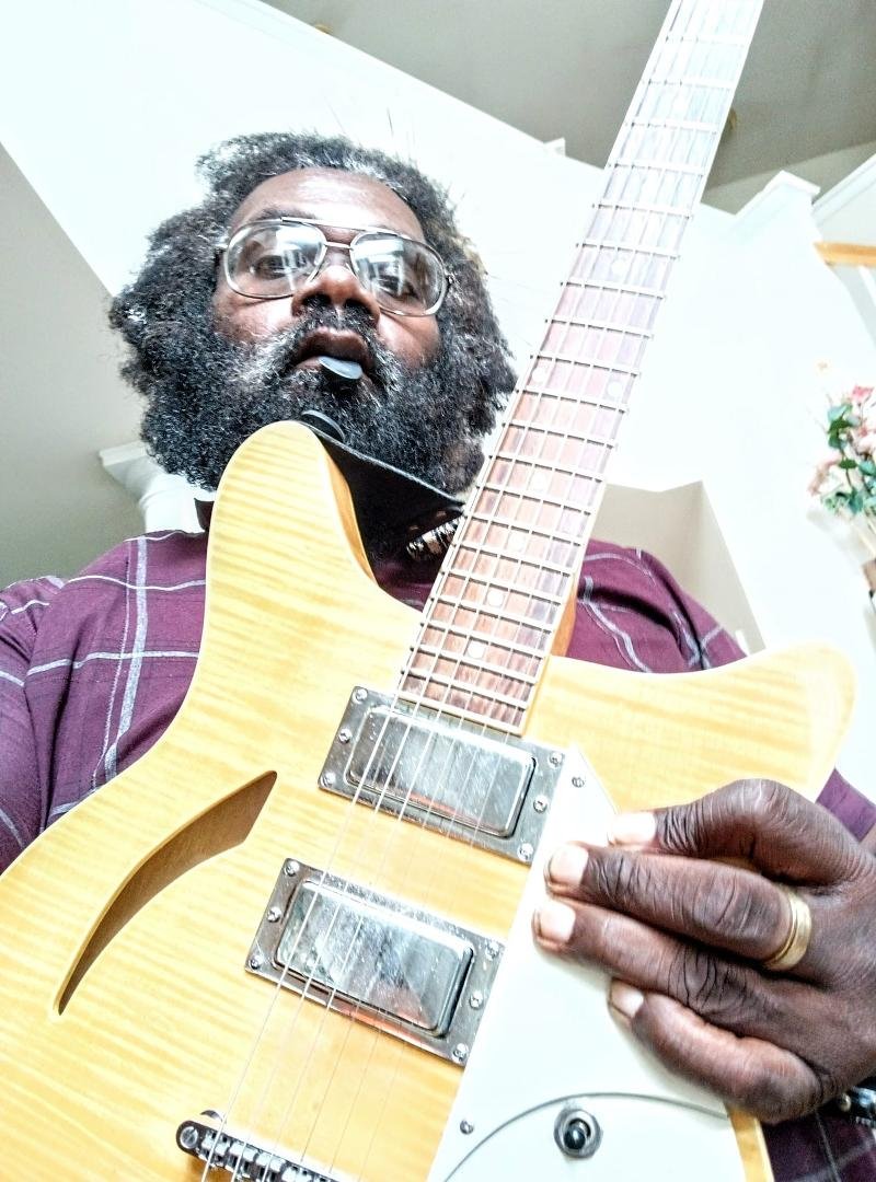 Bringin back the blonde Fakenbacker w humbuckers. Rickenbacker guitars and VOX Amp tone, that's purely JCP. I am what I am, and know what I like at this age..