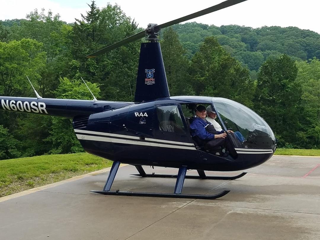 This is the Robinson R44 helicopter that I took my introductory pilot lesson from Charlie Duchek in Pacific, MO the Saturday before Father's Day. This was my Father's Day gift from Victoria and Alicia.