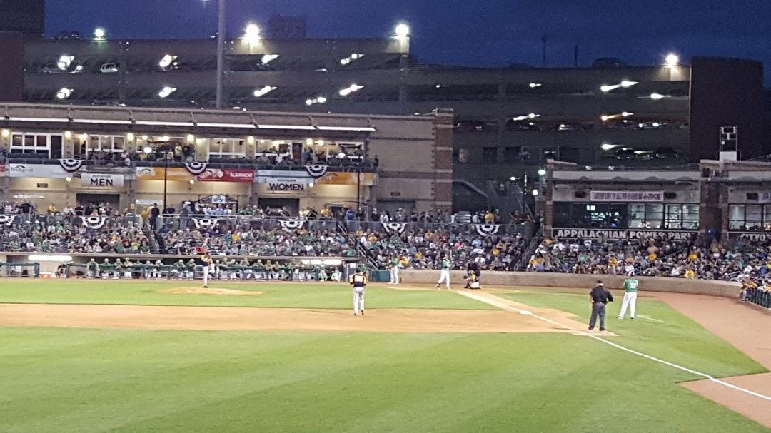 EER's are winning 7-4 top of the seventh