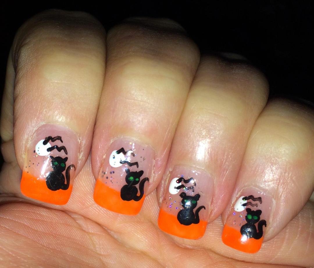 Almost forgot to post this. HAPPY HALLOWEEN!!!!!!🎃
PS CarolBuchanan rocks!! Great nail art.