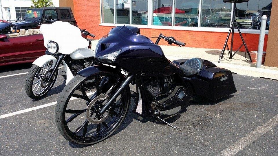 Motor cycles at Metro Cruise.