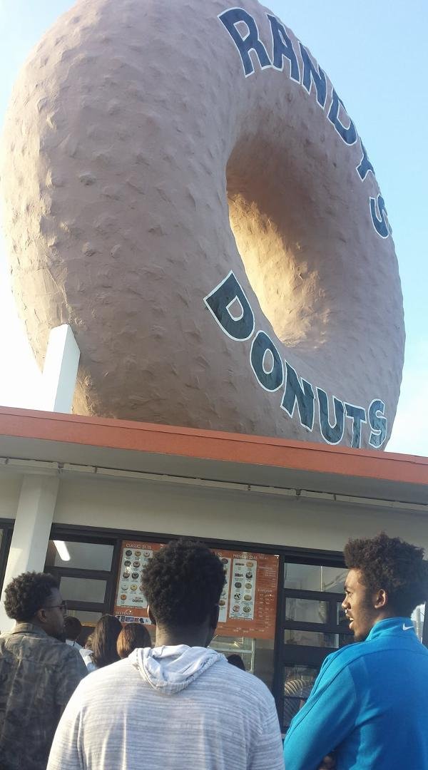 I've heard of and seen people standing in line for a burger/steak/burrito/or you fill in the blank!!But a donut?? As I stand in line 😂😂😂😂