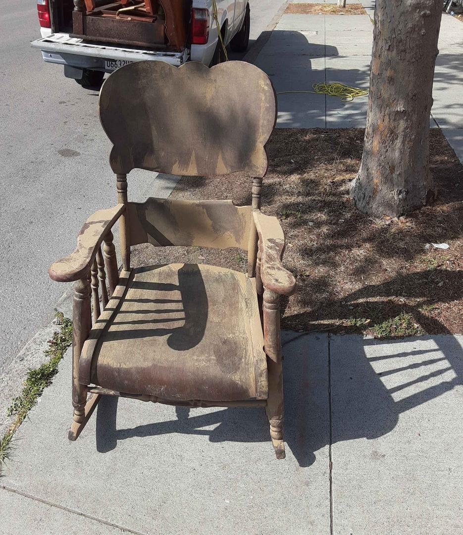Need to be cleaned up a little bit very solid oak rocker darker stain no issues other than normal wear
