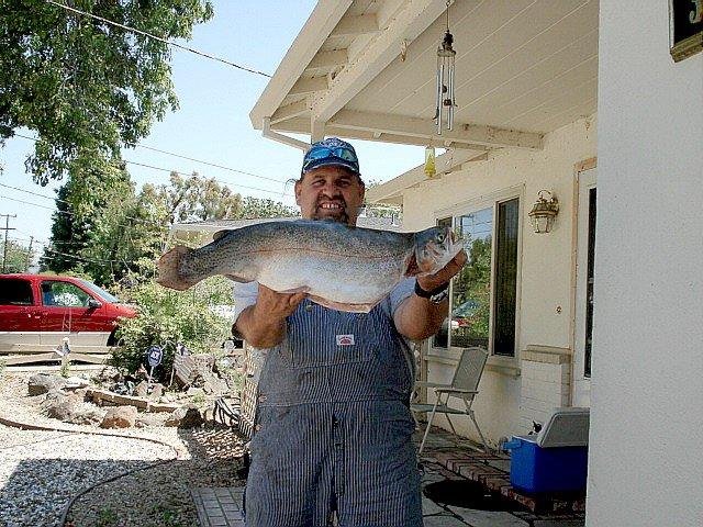 14lb Rainbow Trout caught @ Del Valle Lake, one Fat & healthy fish. Oh yea, thats me holding the fish..