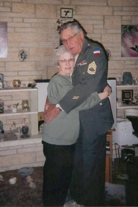This was on my parents 50th Anniversary, my dad wore the uniform he married mom in. This year they celebrate together in heaven❤❤