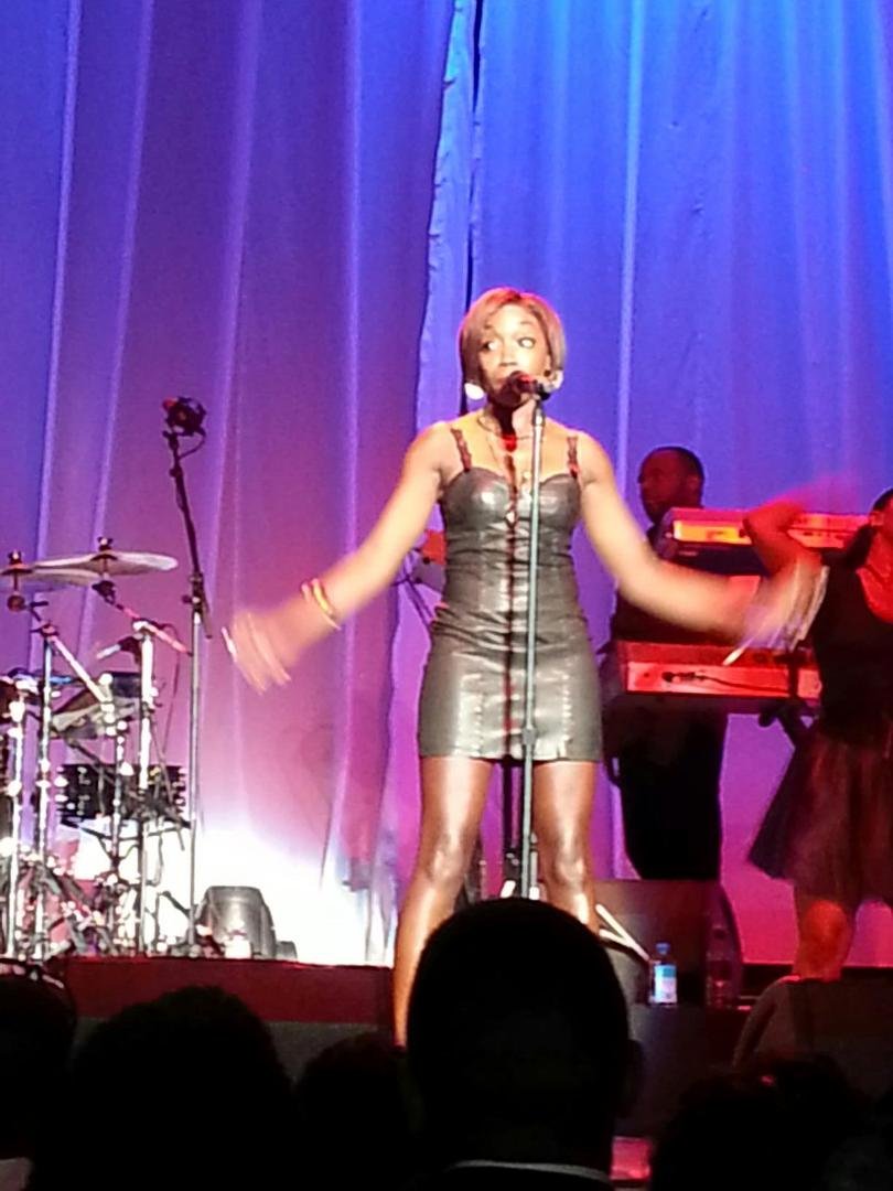 Just sitting here chillin at Greek in LA watching Estelle