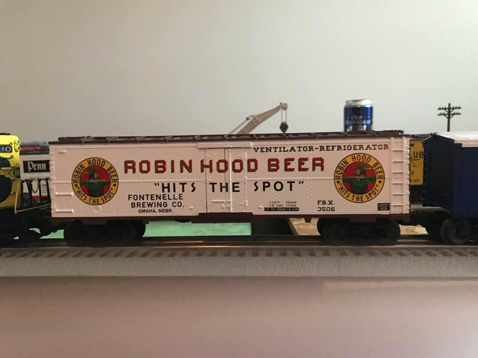 Got s new train car. First time I have seen Robin Hood Beer 🚂🍺
