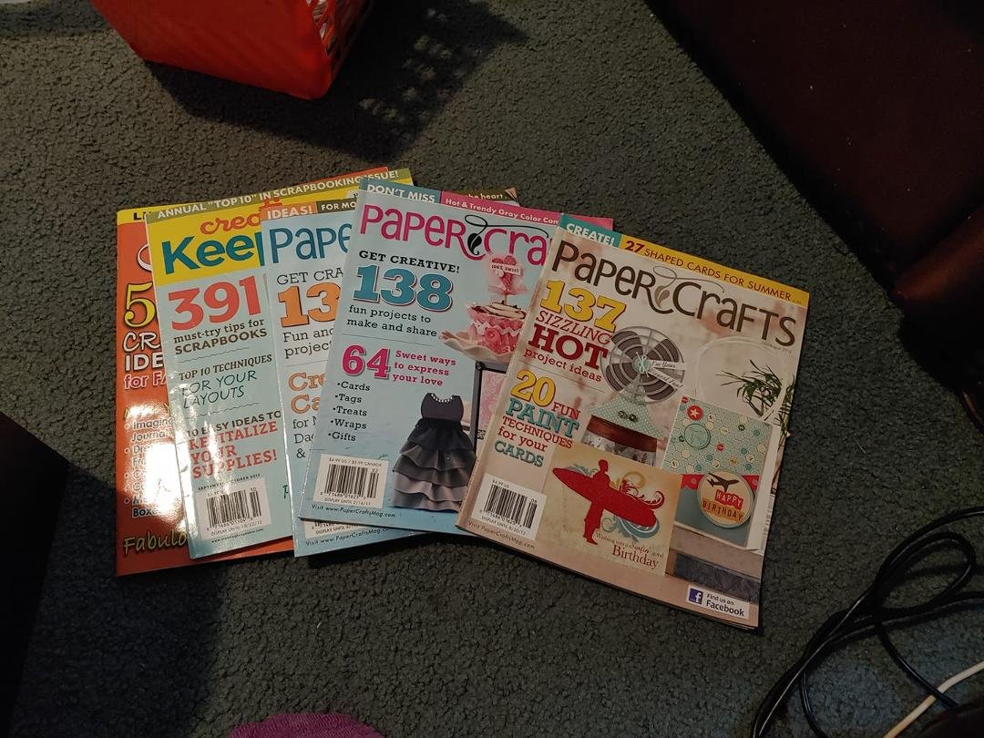 I have ALOT of magazines about scrapbooking and home decor ( if anyone is still into mags) to give away. The pic is just to show u an example. I have 3 or more boxes of mags
.